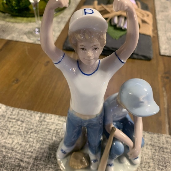 Paul Sebastian "Home Run" fine porcelain figurine - Picture 2 of 8